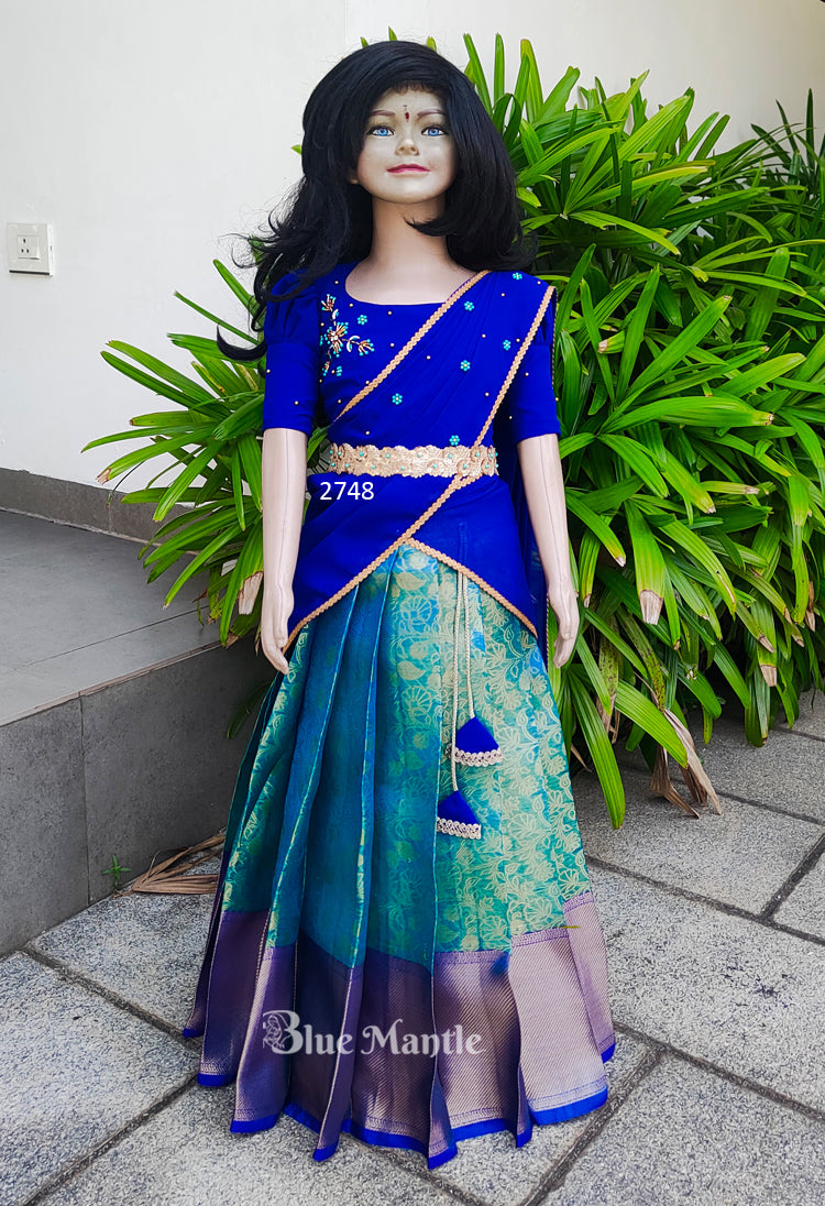2748 Pre order : "Nandhana" Peacock Green & Royal Blue Dhavani - Dispatch on June 5