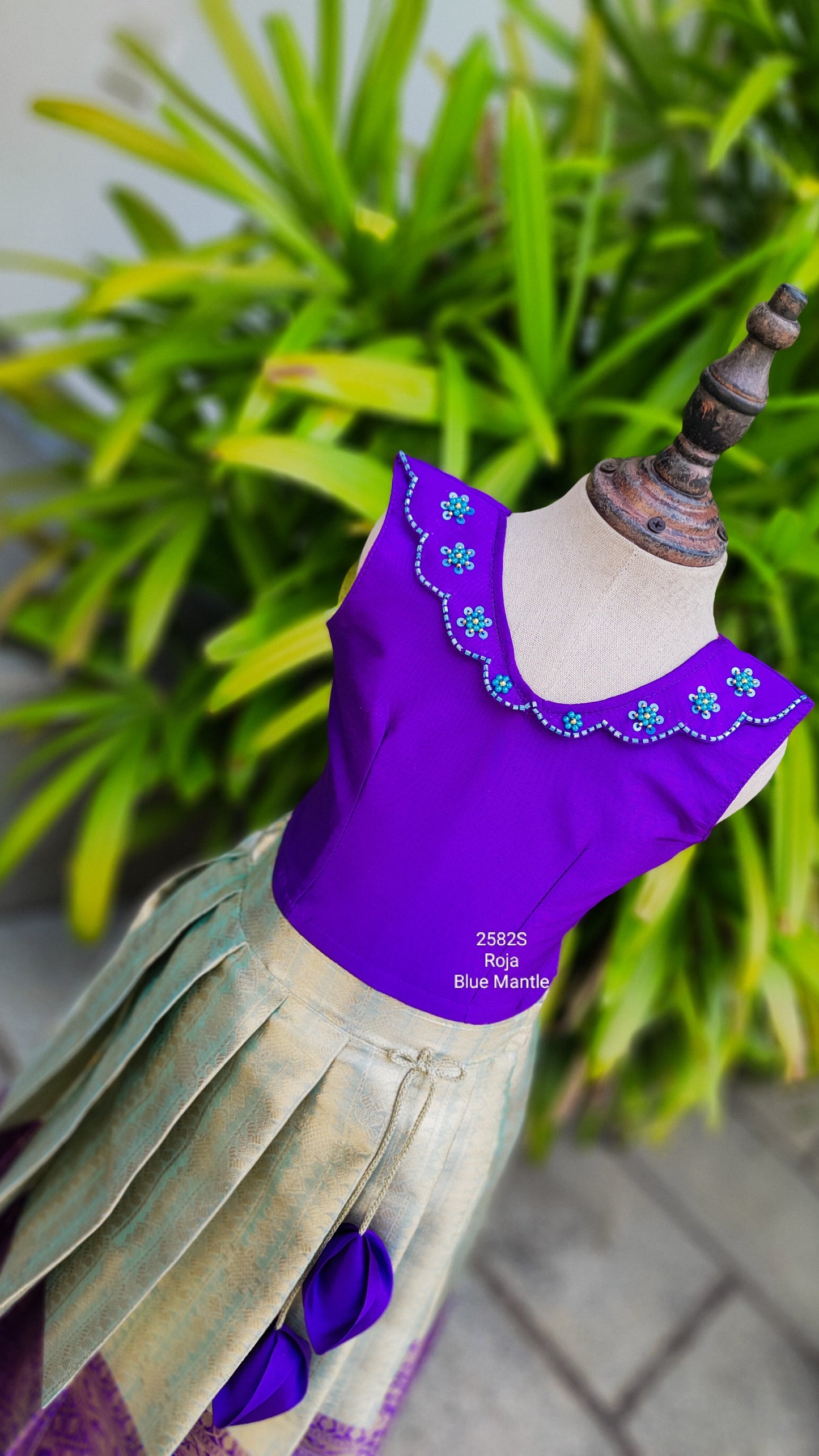 2582S: "ROJA SKIRT"- Ready to Dispatch