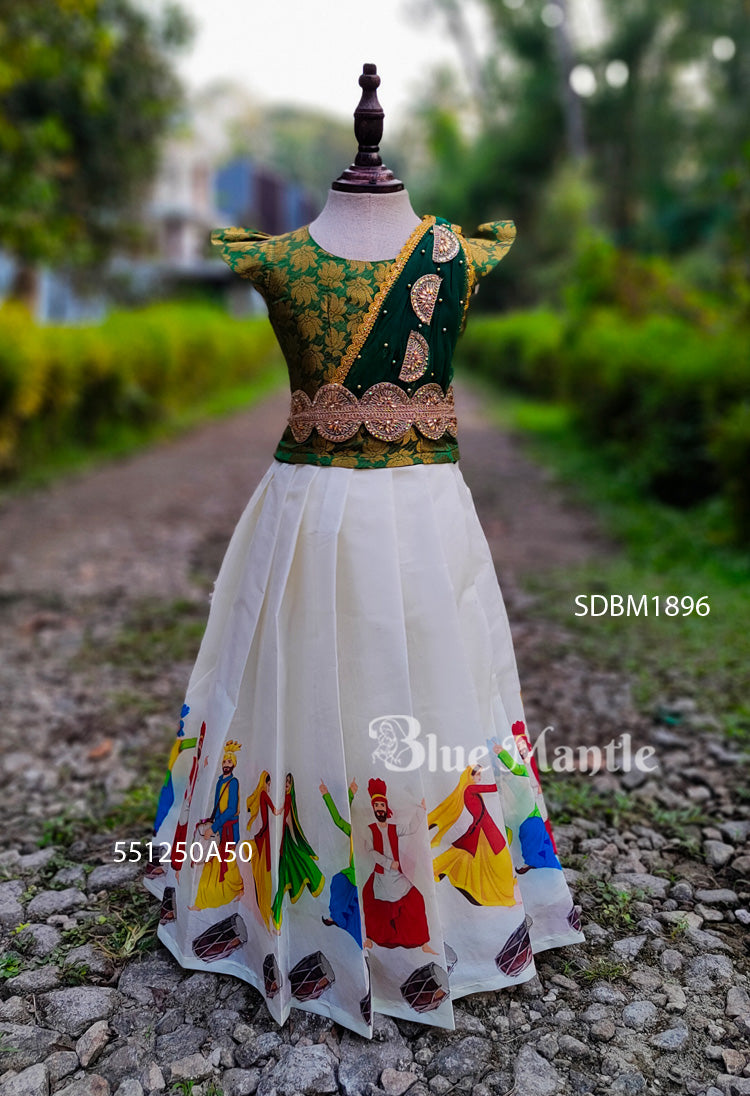 SDBM1896 Ready to Dispatch: Off-White Mural & Green Dhavani Set
