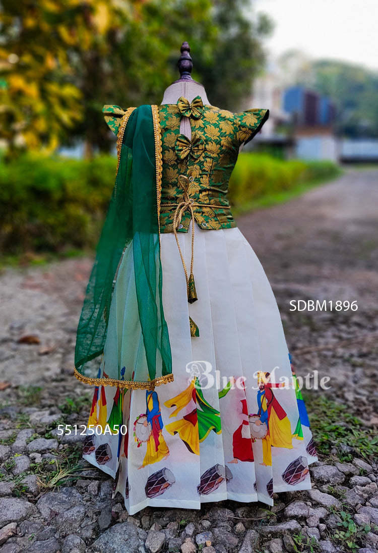 SDBM1896 Ready to Dispatch: Off-White Mural & Green Dhavani Set