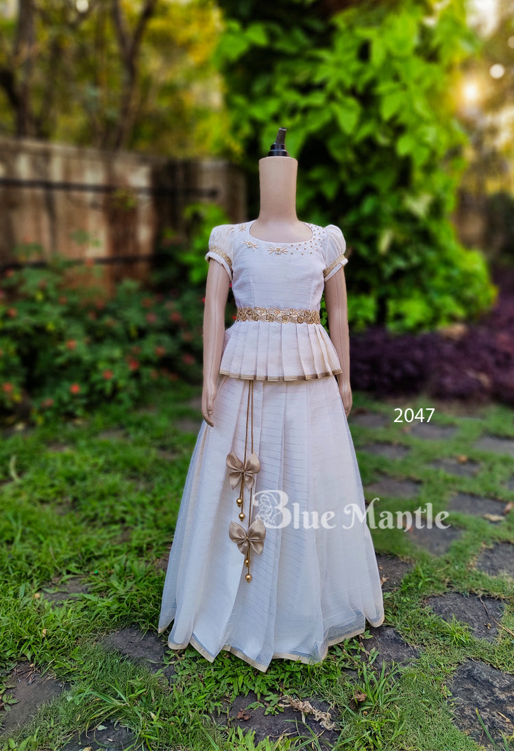 2047 Pre Order: Offwhite Full Skirt and Normal Blouse - Mar 8
