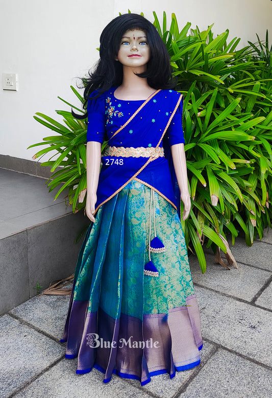 2748 Pre order : "Nandhana" Peacock Green & Royal Blue Dhavani - Dispatch on June 5