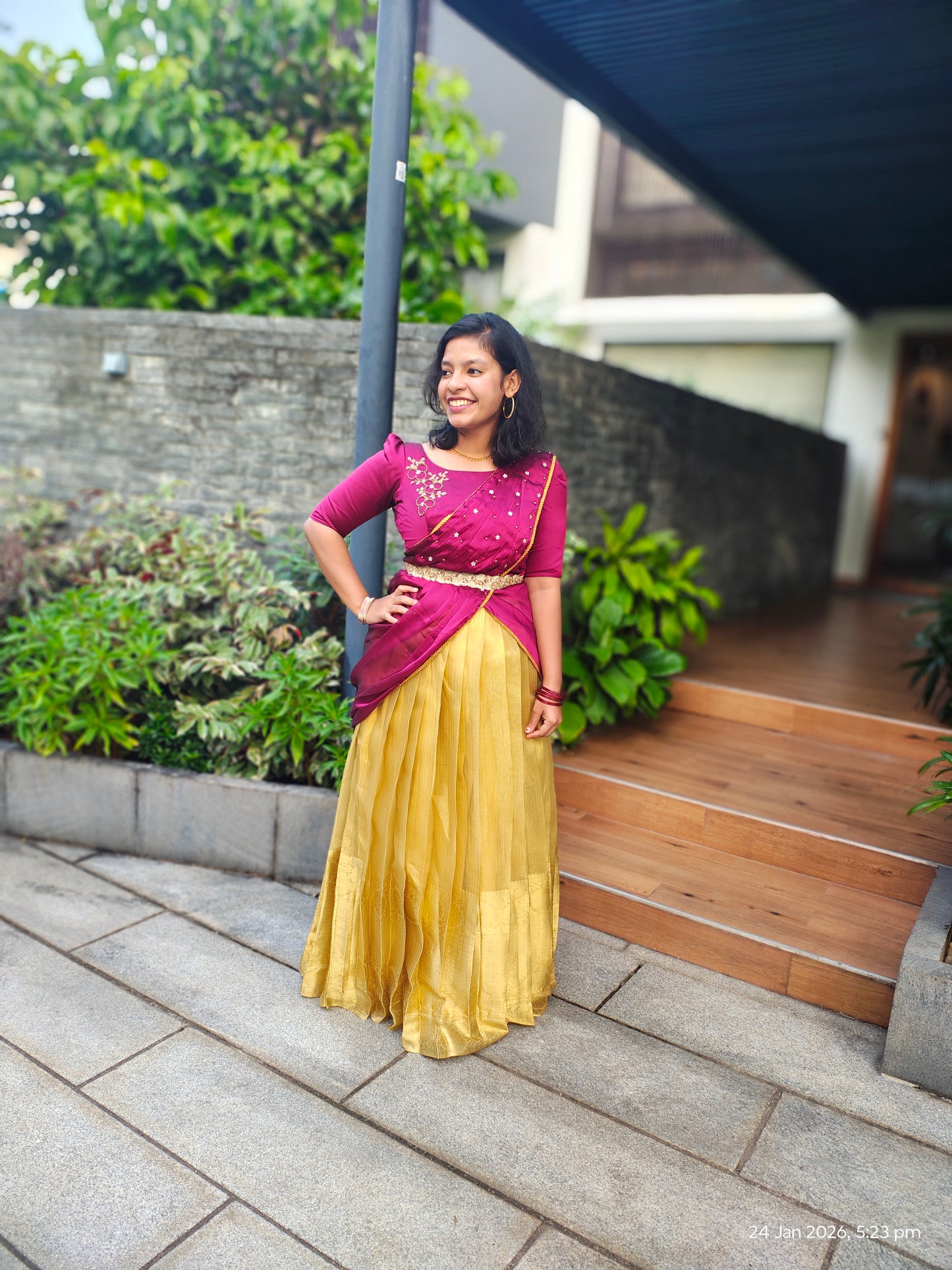 2742: "Anuradha" - Dispatch on 10-15 days