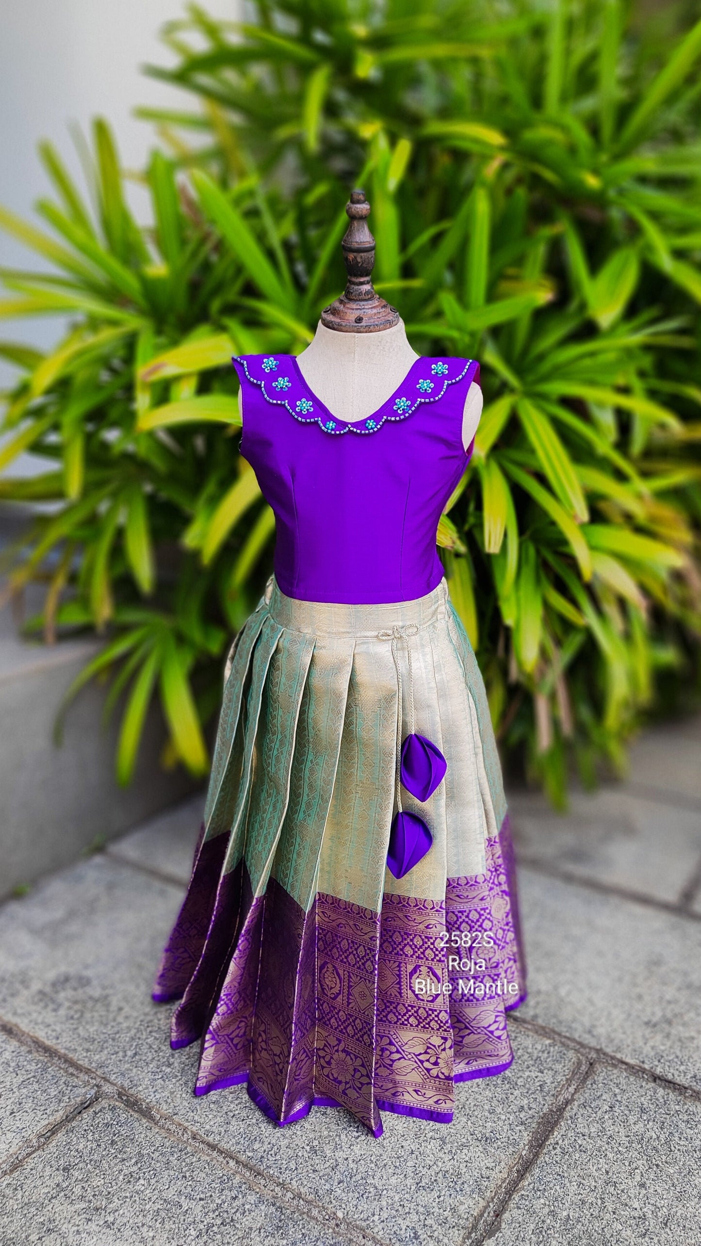 2582S: "ROJA SKIRT"- Ready to Dispatch