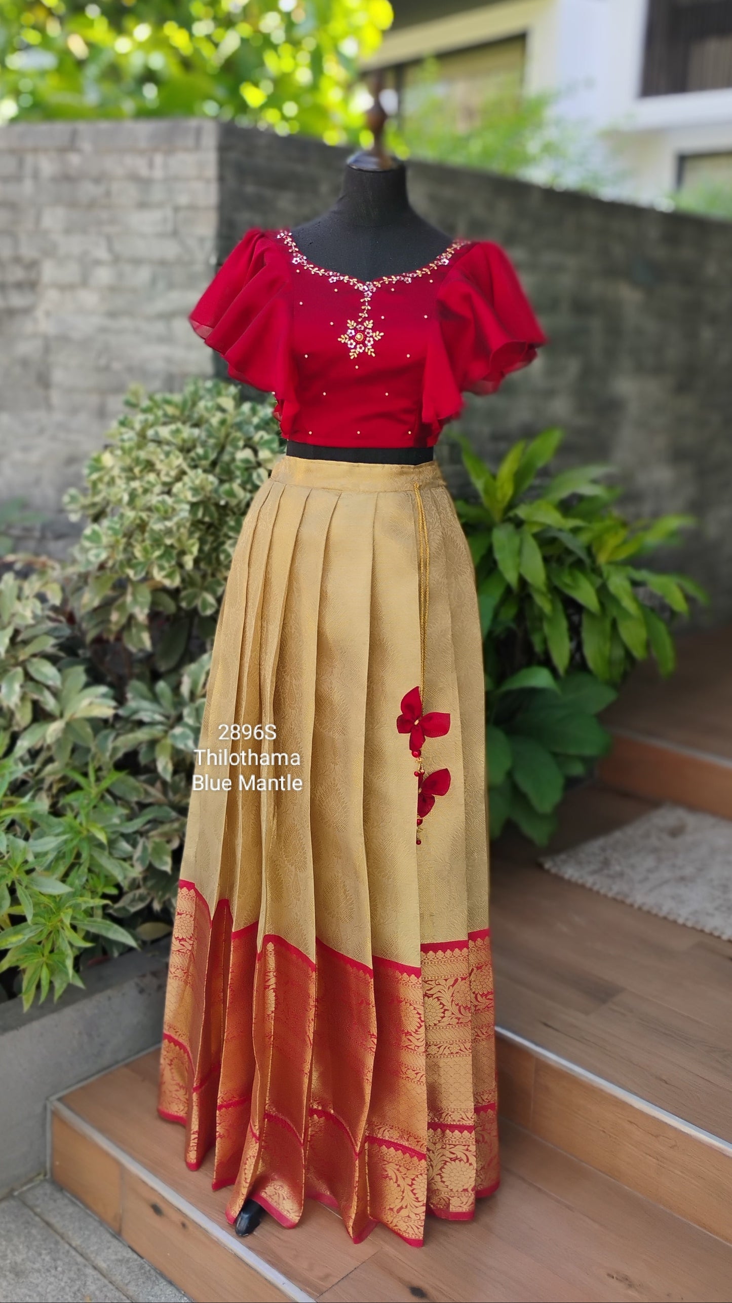 2896S: "Thilothama"- Dispatch on 10-15 days