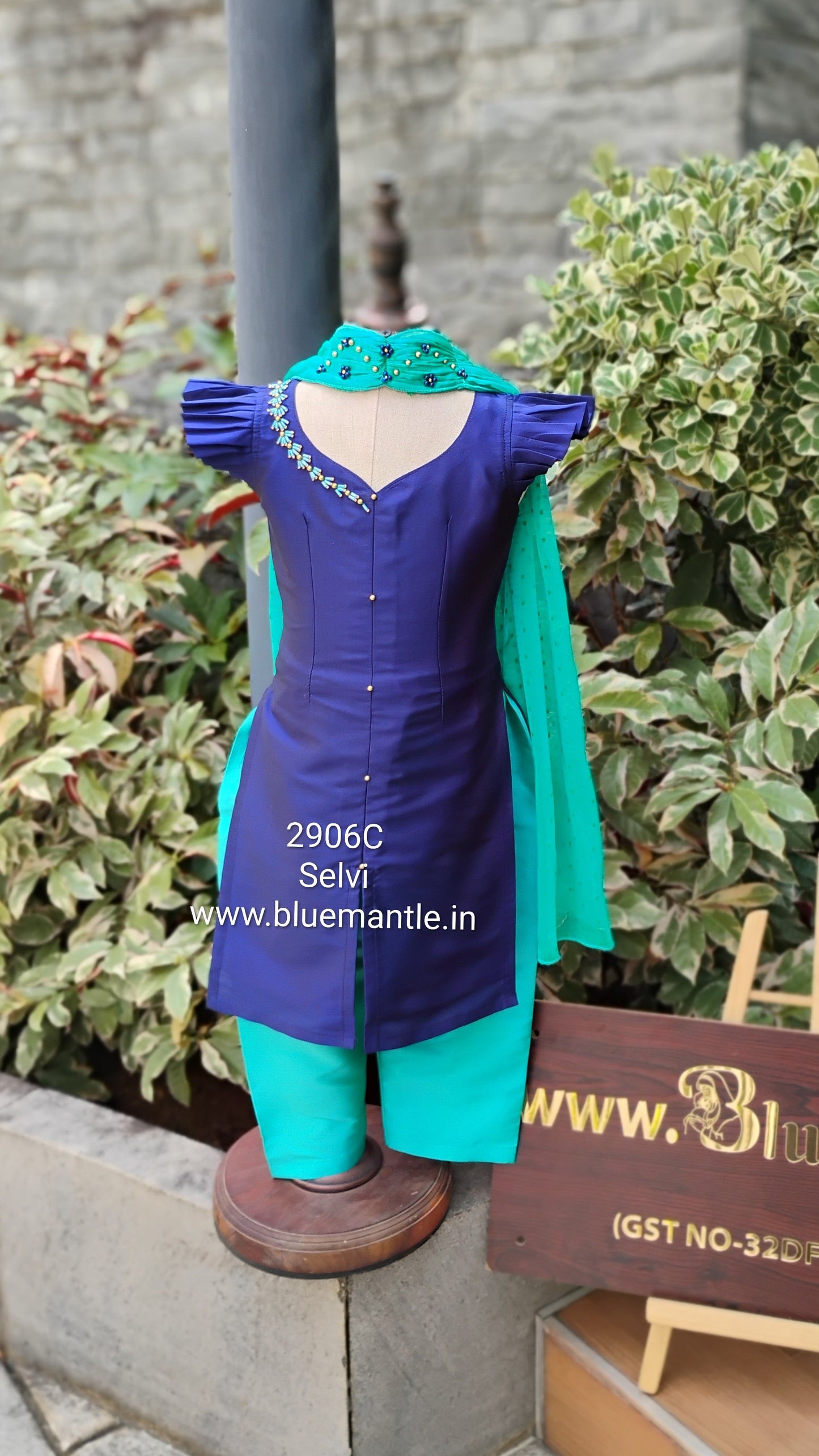 2906C: 'Selvi' -  Dispatch on 10-15 days