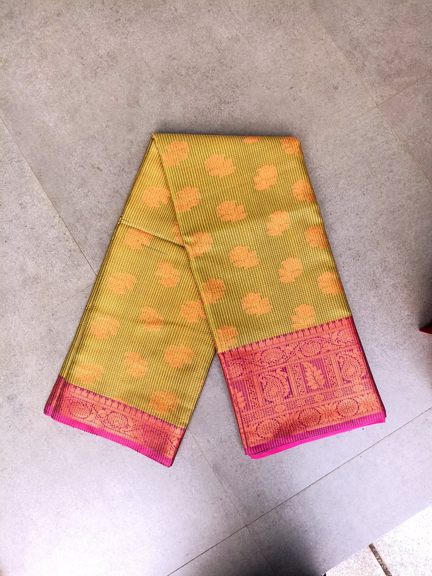 2627A Ready to Dispatch: "Sarangi" Pinkish Grape &Olive Green Saree