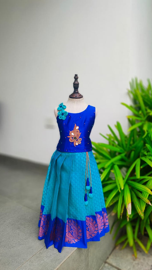 2852 Ready to Dispatch: Royal blue with Peacock Green Skirt & Blouse